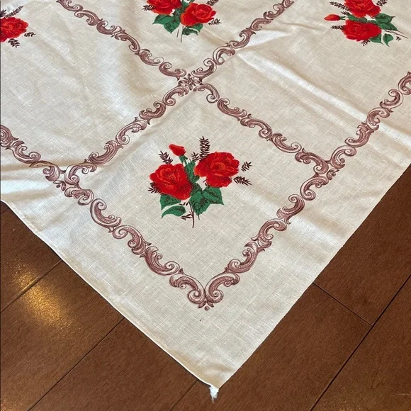 Floral Linen Rectangular Tablecloth - Picture 2 of 4